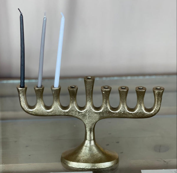 חנוכייה מתכת בצבע זהב לחנוכה