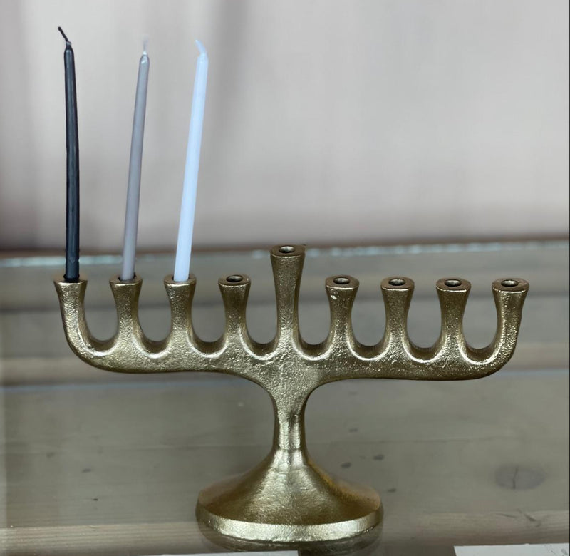 חנוכייה מתכת בצבע זהב לחנוכה