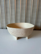 קערה קרמית על רגל