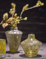 אגרטל זכוכית משולש עם פיה צרה בצבע ירוק מבית Dutz