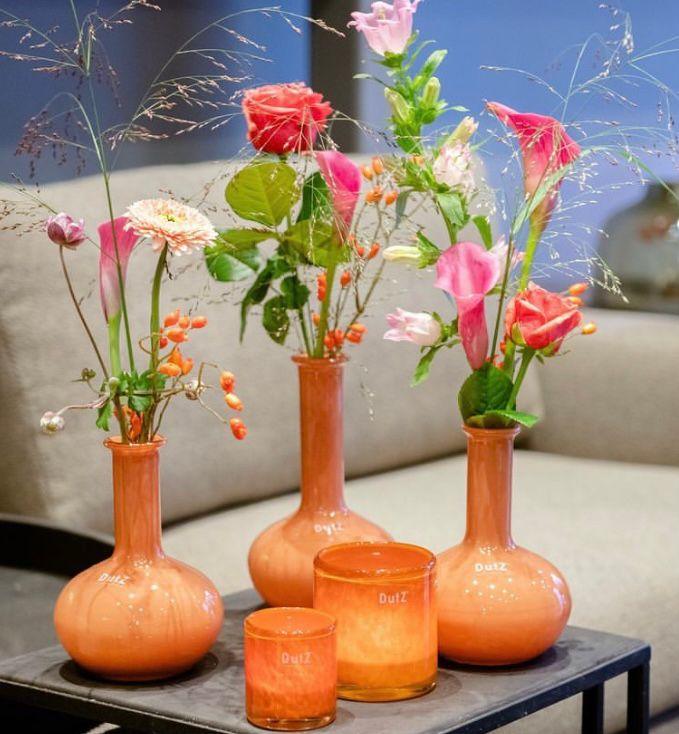 בקבוקי "מנואלה" בצבע אפרסק לפרח בודד - The Collection by Aviel Waizman